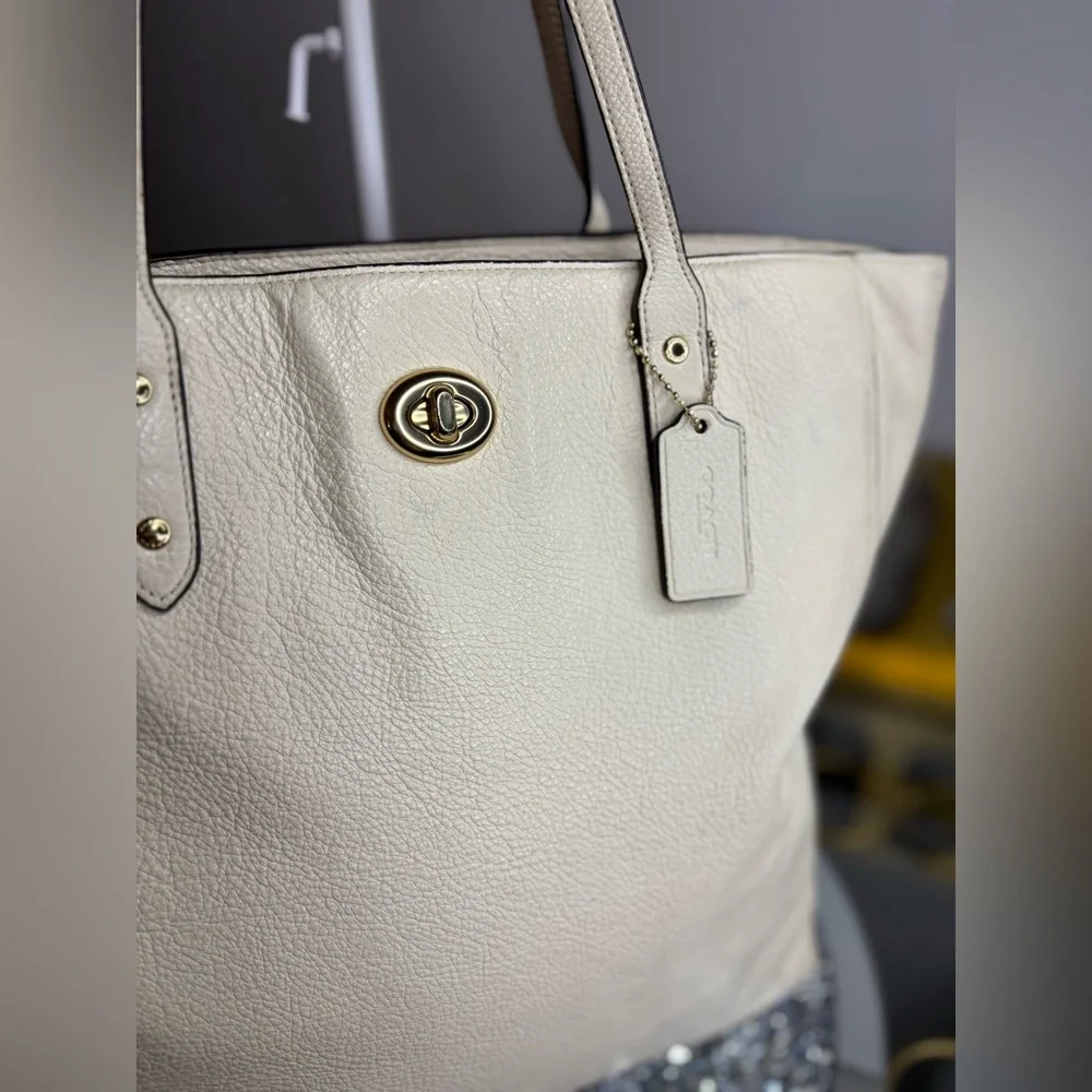 Coach 2017 Pebble Leather Town Tote in the color Chalk EUC - Picture 4 of 17